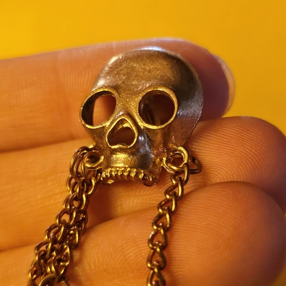 Skull Earring With Cuff - Picture 2 of 4